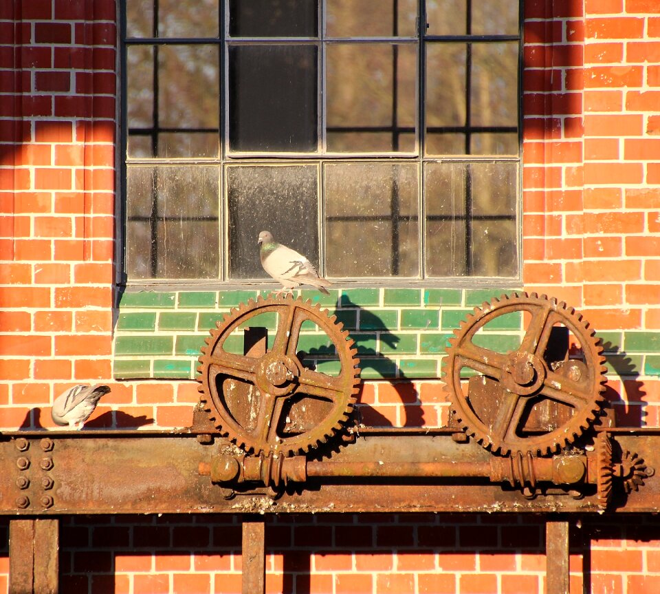Stone wall wheels rust