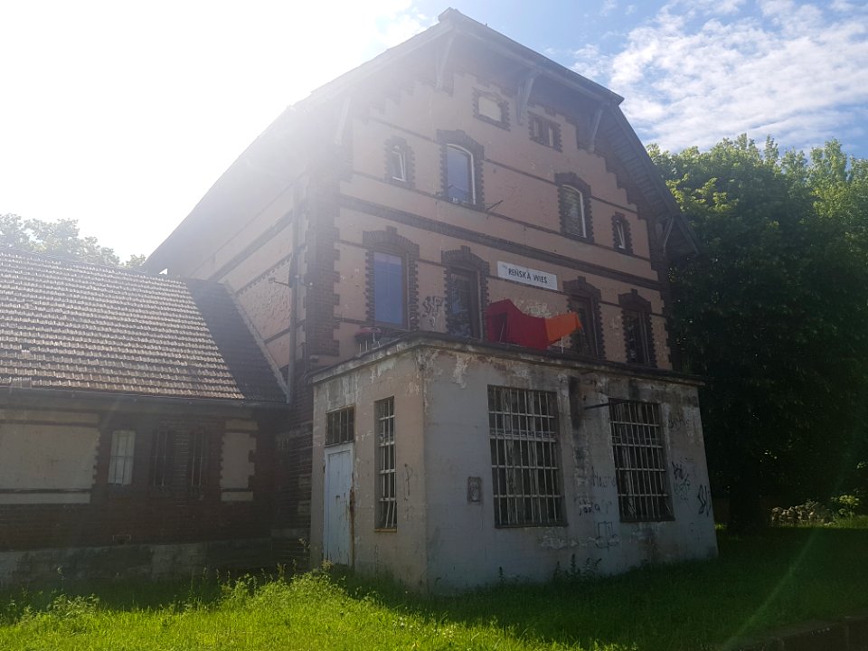 Stacja kolejowa Reńska Wieś 3
