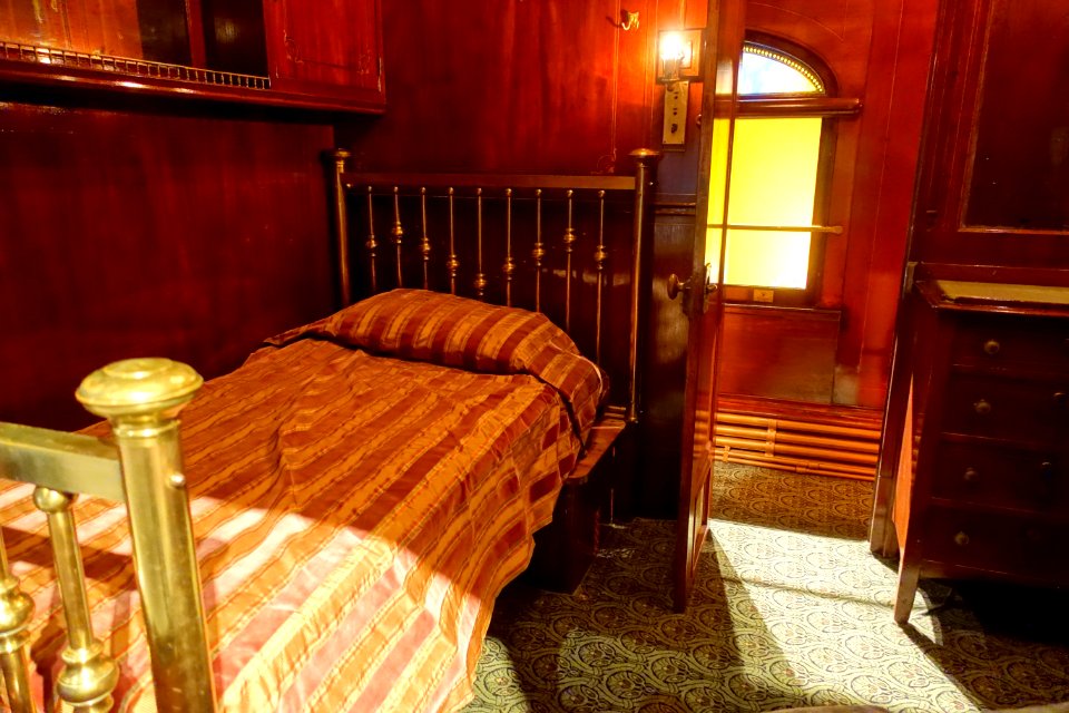 Stateroom A - Wisconsin Railroad Car, Pullman Company, 1905 - Circus Museum - John and Mable Ringling Museum of Art - Sarasota, FL - DSC00438