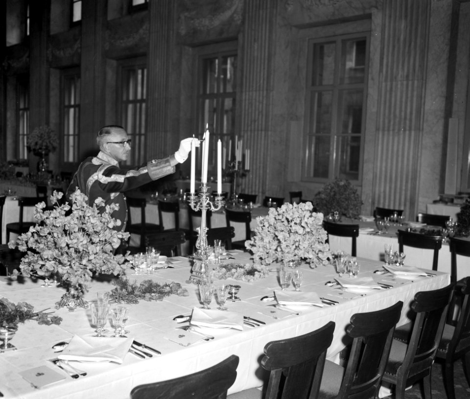 Statiebezoek koning Boudewijn , dinertafels Paleis Dam, Bestanddeelnr 910-5036