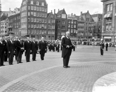 Staatsbezoek van Oostenrijkse Bondspresident Dr Adolf Schärf Kranslegging bij , Bestanddeelnr 912-4819