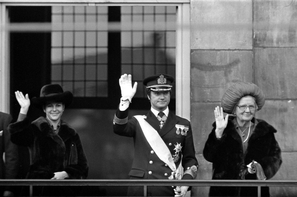 Staatsbezoek Zweeds Koninklijk Paar aan Nederland op balkon v.l.n.r. koningin S, Bestanddeelnr 928-8495