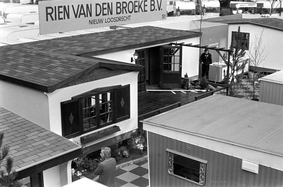 Sta-caravan met terras, Bestanddeelnr 926-8837
