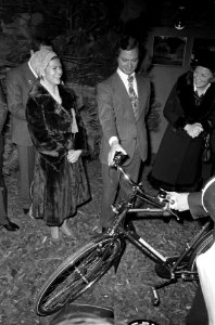 Staatsbezoek Zweeds Koningspaar bezoek aan duinwaterleidinggebied burgemeester, Bestanddeelnr 928-8552