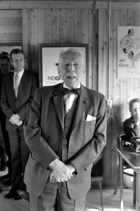 Staatssecretaris Vonhoff (CRM) bij bereiken hoogste punt van Gogh Museum Amsterd, Bestanddeelnr 925-0642