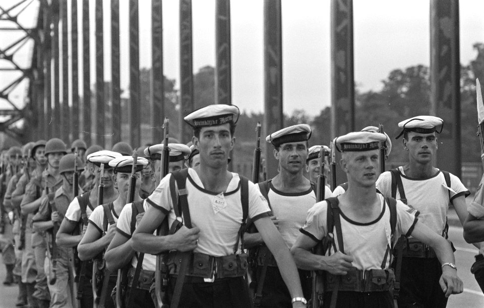 Start vierdaagse te Nijmegen, Marine was ook vertegenwoordigd, Bestanddeelnr 910-5406
