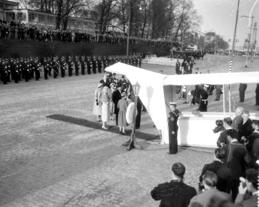 Staatsbezoek van koningin Elizabeth II van Engeland en prins Philip aan Nederla…, Bestanddeelnr 909-4466