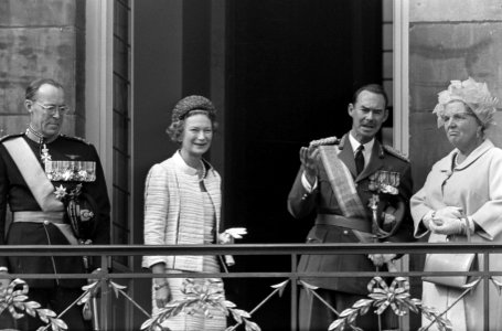 Staatsbezoek van Groothertog en Groothertogin van Luxemburg aan ons land. Balkon, Bestanddeelnr 920-6933