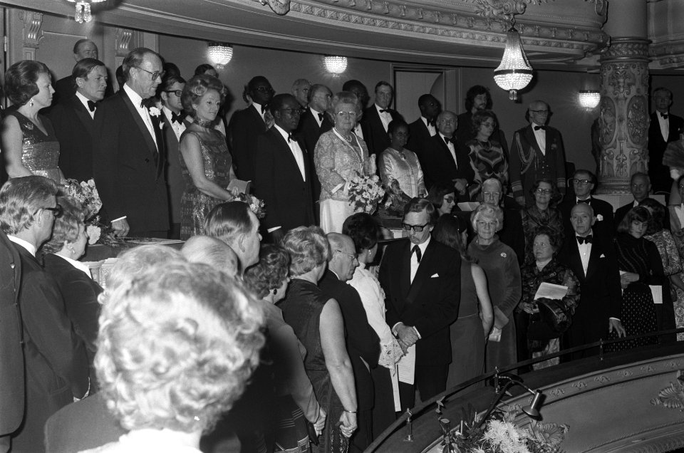 Staatsbezoek uit Senegal, bezoek voorstelling Nationaal Ballet in Stadsschouwbur, Bestanddeelnr 927-5394