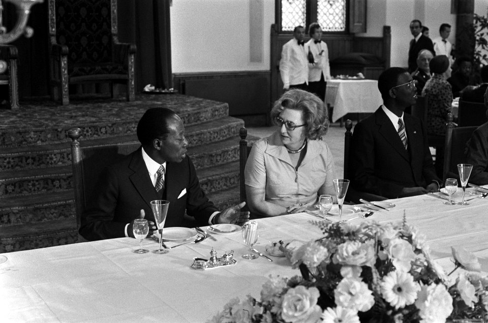 Staatsbezoek uit Senegal, lunch in Ridderzaal, president Senghor en mevrouw Den , Bestanddeelnr 927-5382