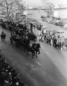 Staatsbezoek van koningin Elizabeth II van Engeland en prins Philip aan Nederla…, Bestanddeelnr 909-4458