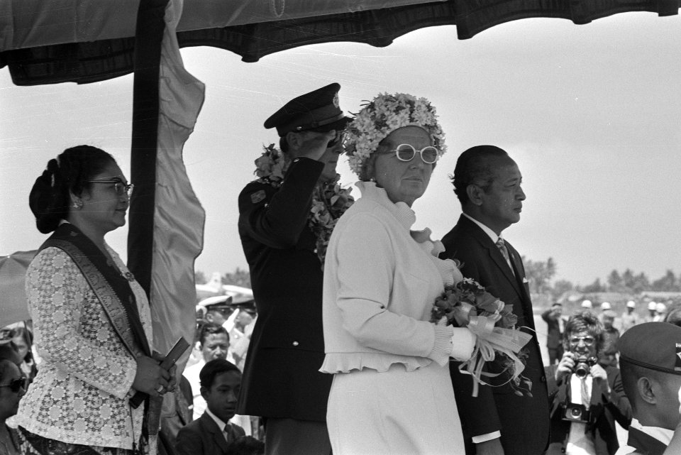 Staatsbezoek van koningin Juliana en prins Bernhard aan Indonesië Mevrouw Soeha, Bestanddeelnr 924-8622