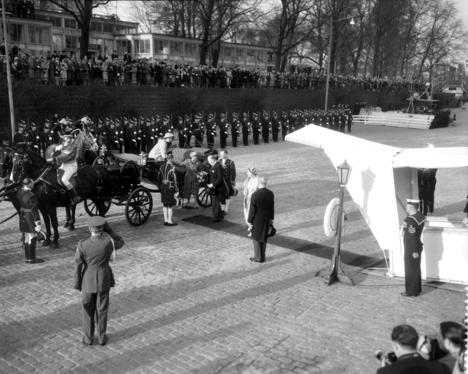Staatsbezoek van koningin Elizabeth II van Engeland en prins Philip aan Nederla…, Bestanddeelnr 909-4463