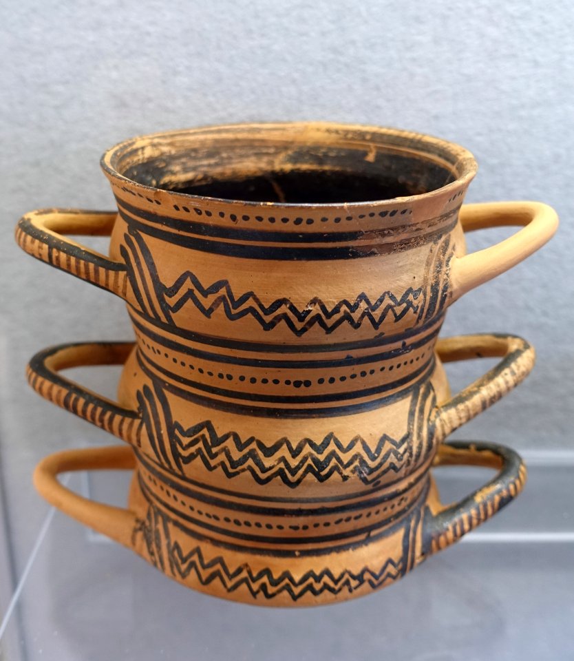 Stacked vessel, Attic, Late Geometric period, 750-700 BC, L 48 - Martin von Wagner Museum - Würzburg, Germany - DSC05640