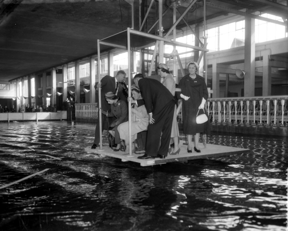 Staatsbezoek van koningin Elizabeth II van Engeland en prins Philip aan Nederla…, Bestanddeelnr 909-4432