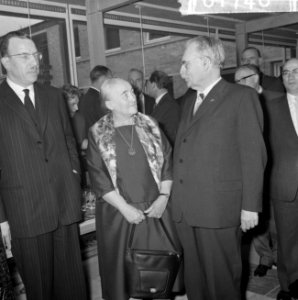 Staatssecretaris van Onderwijs Kunsten en Wetenschappen dr. L. van de Laar opent, Bestanddeelnr 916-1746
