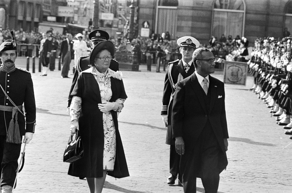 Staatsbezoek van de Surinaamse president Johan Ferrier inspectie erewacht door , Bestanddeelnr 929-3471