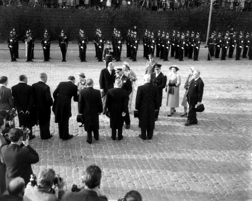 Staatsbezoek van koningin Elizabeth II van Engeland en prins Philip aan Nederla…, Bestanddeelnr 909-4462