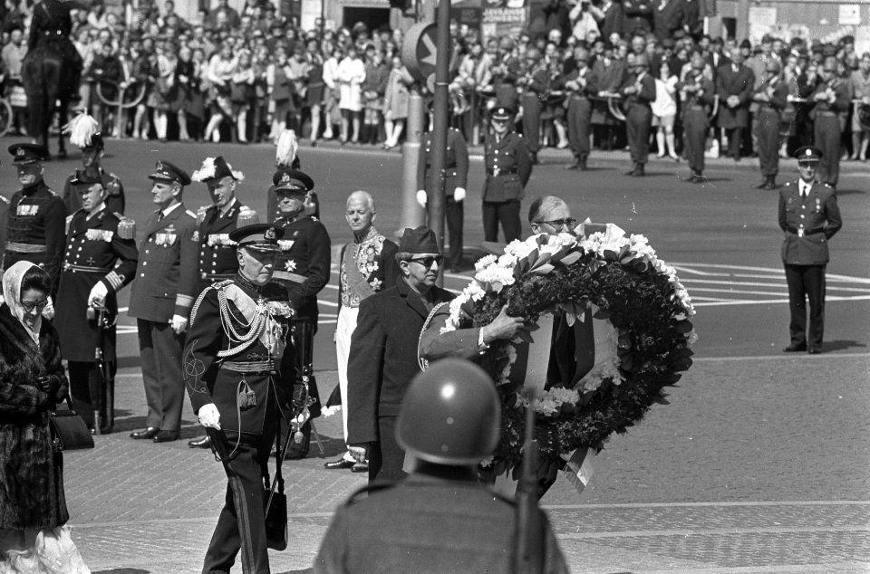 Staatsbezoek van de koningin en koning van Nepal aan Amsterdam, de koning van Ne, Bestanddeelnr 920-2620