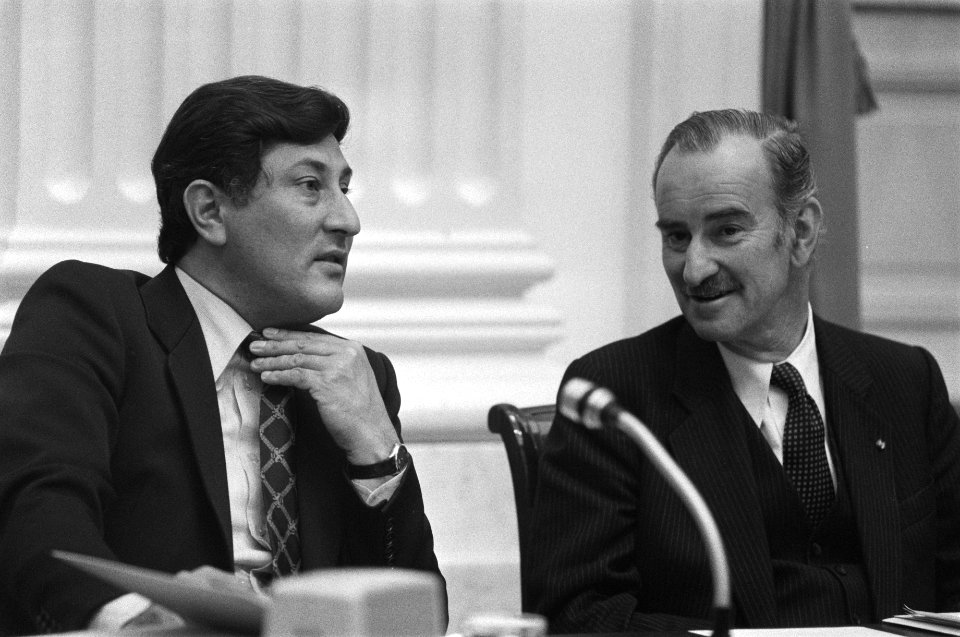 Staatssecretaris Wallis de Vries en minister Van der Klaauw, Bestanddeelnr 930-4150