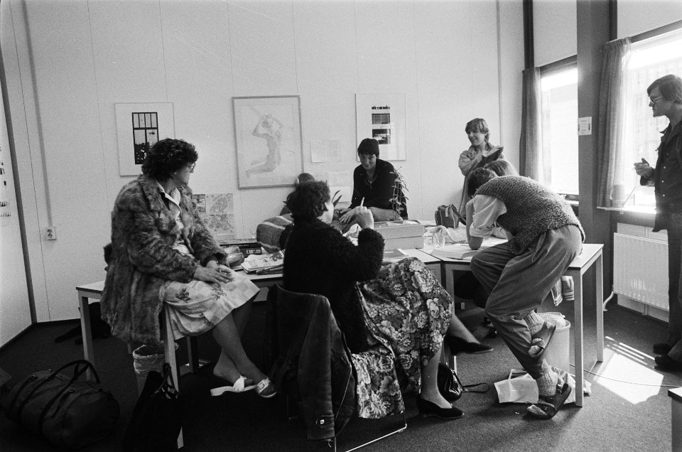 Stadsdeelraadkantoor van Amsterdam-Noord bezet door werkers van buurthuizen in A, Bestanddeelnr 932-1131