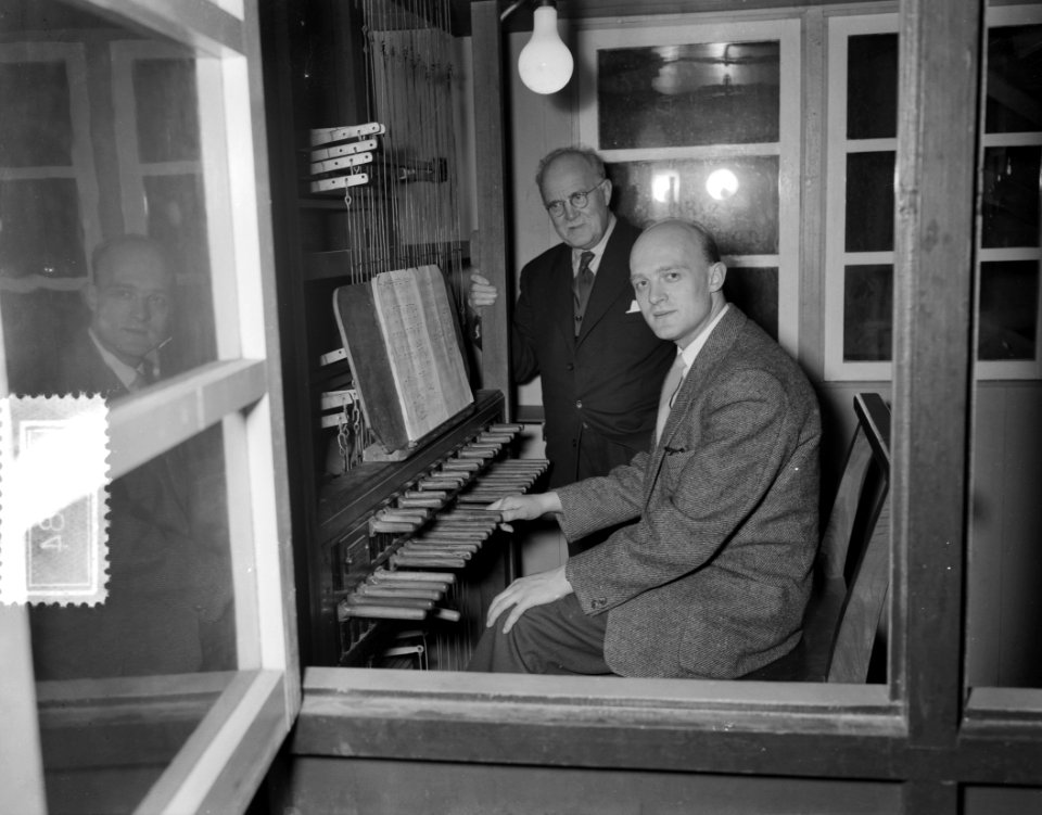 Stadsbeiaardier Toon van Balkom , Den Bosch na 40 jaar functie aan zoon Sjef van, Bestanddeelnr 906-9184