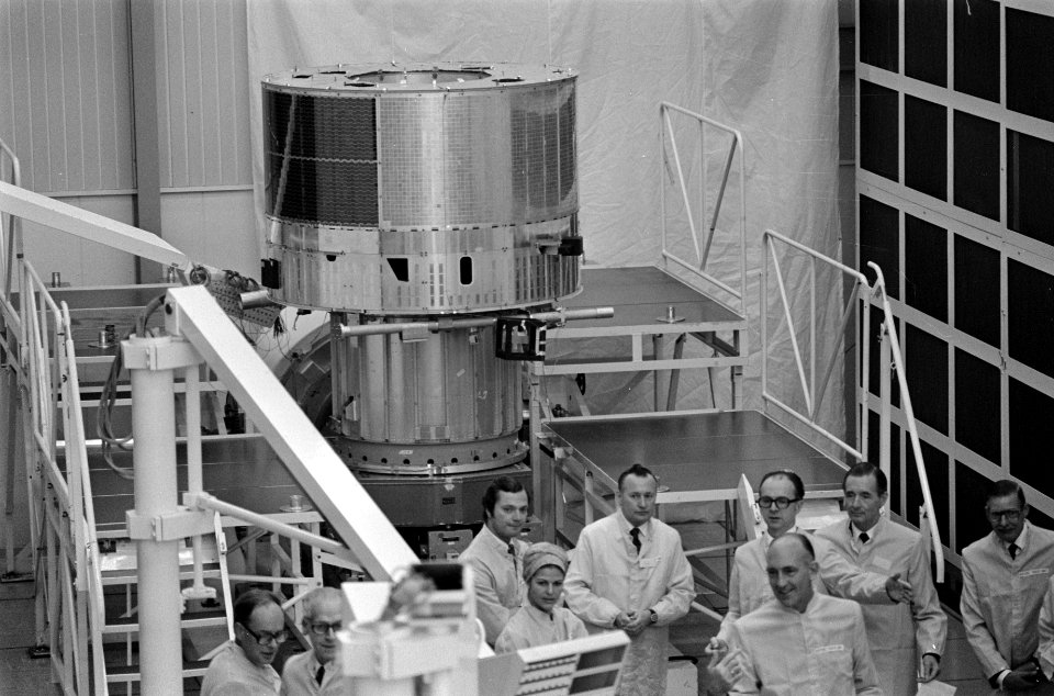 Staatsbezoek Zweeds Koningspaar aan de Estec in Noordwijk - Bestanddeelnr 928-8550