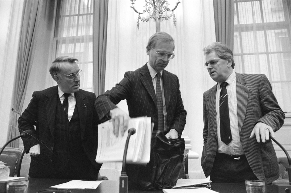 Staatssecretaris van Financiën Koning (l), minister van Financiën Ruding (m) en , Bestanddeelnr 934-3892