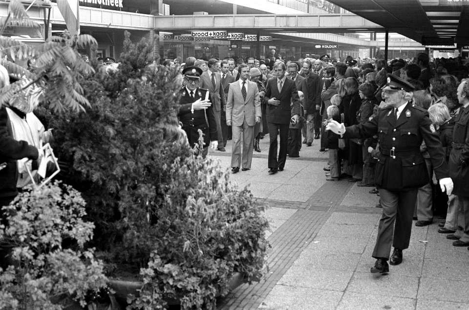 Staatsbezoek Zweeds Kon. Paar aan Nederland bezoek aan Lelystad. Koningin Silvi, Bestanddeelnr 928-8536