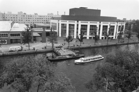 StadhuisMuziektheater (Stopera) gezien vanaf Amstel, Bestanddeelnr 934-2668
