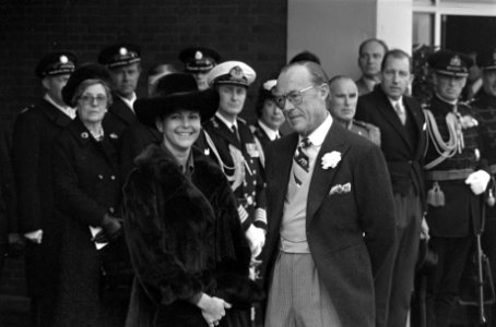 Staatsbezoek Zweeds Koninklijk Paar aan Nederland Aankomst Prins Bernhard en K, Bestanddeelnr 928-8484