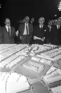 Stadhuisontwerp van de Weense architect Wilhelm Holzbauer in een internationale , Bestanddeelnr 921-8800