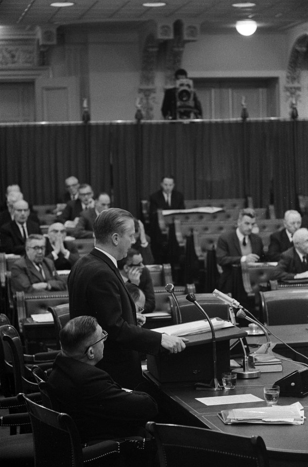 Staatssecretaris Y Scholten aan het woord, Bestanddeelnr 914-9507