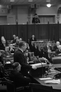Staatssecretaris Y Scholten aan het woord, Bestanddeelnr 914-9507