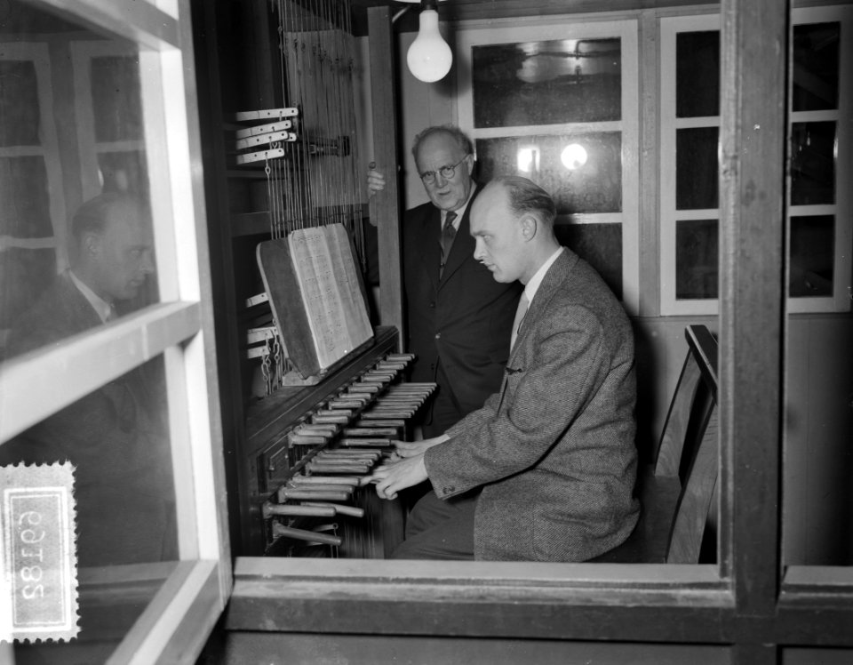 Stadsbeiaardier Toon van Balkom , Den Bosch na 40 jaar functie aan zoon Sjef van, Bestanddeelnr 906-9182
