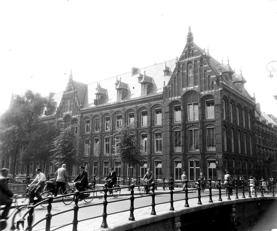 Stadsgezicht. Kloveniersburgwal. Oostvleugel Oost-Indisch Huis te Amsterdam, Bestanddeelnr 907-2906