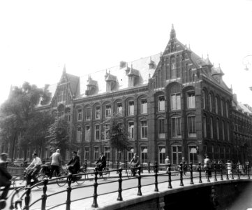 Stadsgezicht. Kloveniersburgwal. Oostvleugel Oost-Indisch Huis te Amsterdam, Bestanddeelnr 907-2906