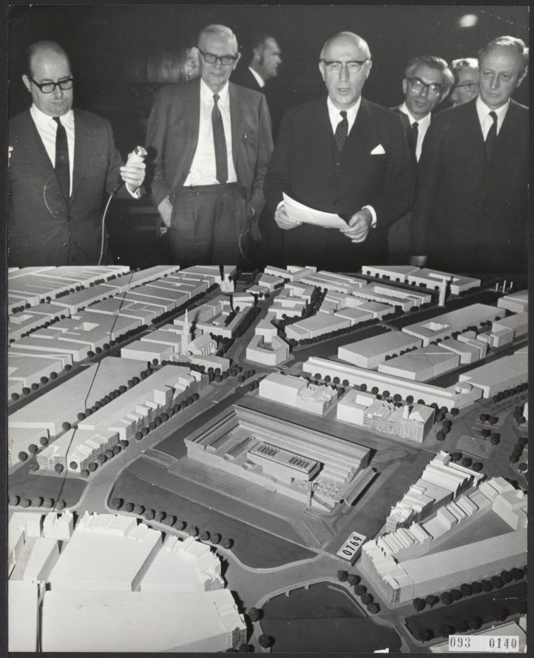 Stadhuisontwerp van de Weense architect Wilhelm Holzbauer in een internationale , Bestanddeelnr 093-0140