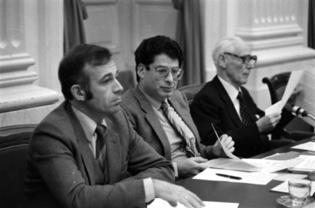 Staatssecretaris Scheltema (D66, Justitie), minister Van Thijn (PvdA, Binnenland, Bestanddeelnr 931-7968