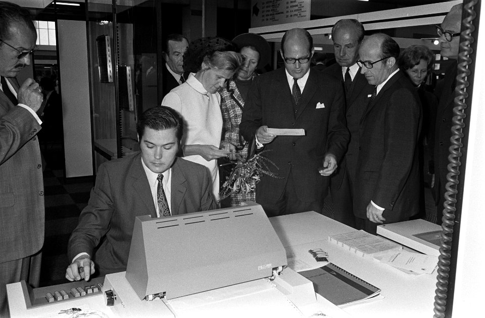 Staatssecretaris Grapperhaus opent Efficiencybeurs, RAI, Amsterdam, Bestanddeelnr 923-8641