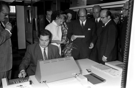 Staatssecretaris Grapperhaus opent Efficiencybeurs, RAI, Amsterdam, Bestanddeelnr 923-8641