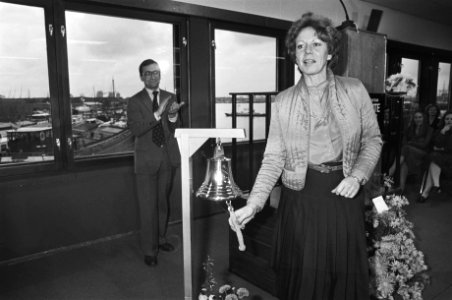 Staatssecretaris Smit Kroes in A'dam een nieuw centrum binnenscheepsvaart geopen, Bestanddeelnr 931-1682