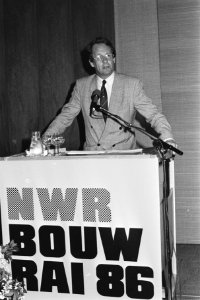Staatssecretaris Brokx verrichte officiele opening NWR Bouw RAI 1986 in Amsterda, Bestanddeelnr 933-6662