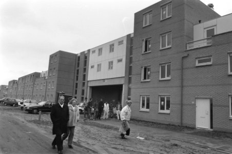 Staatssecretaris Heerma stelt 20.000e woning in gebruik Almere Stad de nieuwe , Bestanddeelnr 933-9380