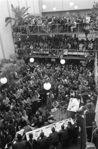 Stakingsactieweek studenten bijeenkomst in Oudemanhuispoort te Amsterdam, Bestanddeelnr 934-3575