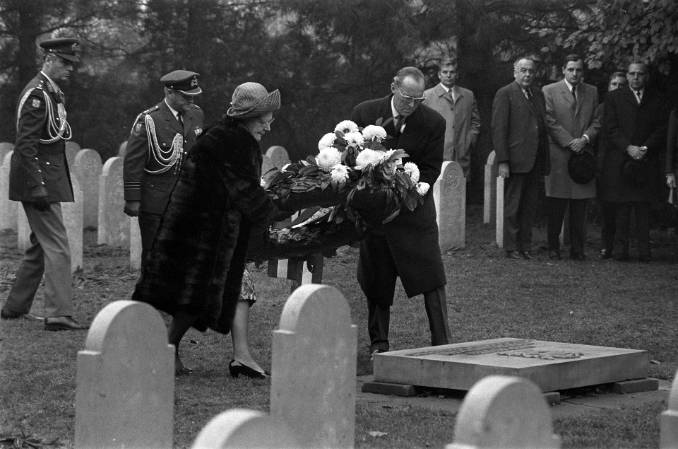 Staatsbezoek van koningin Juliana en prins Bernhard aan West-Duitsland, Hare Maj, Bestanddeelnr 925-0868