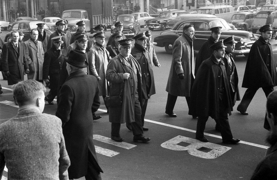 Stakingen in Wallonie, naast de aankondigingsbiljetten de pamfletten van de stak, Bestanddeelnr 911-9447
