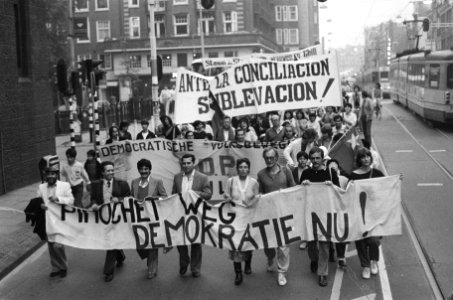 Staatsgreep van 1973 in Chili herdacht met demonstratie demonstranten in de Vij, Bestanddeelnr 933-4213
