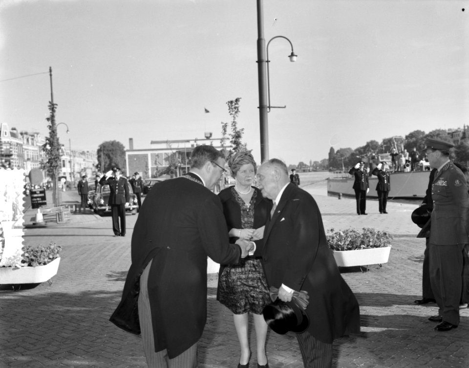 Staatsbezoek van Oostenrijkse Bondspresident Dr. A. Scharf Den Haag . Op weg van, Bestanddeelnr 912-4814
