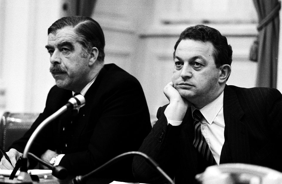 Staatssecretaris Ploeg (l) en minister Braks (r) tijdens de debatten over de beg, Bestanddeelnr 932-4231
